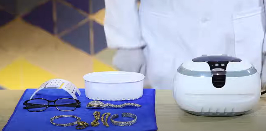 an ultrasonic cleaner with jewelry, eyeglasses, luxury watch
